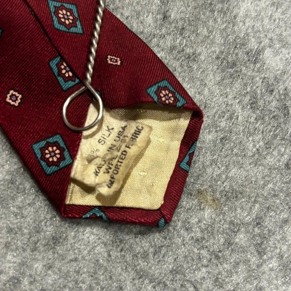 Mario Valentino Men's Necktie Burgundy Geometric Pattern 100% Silk W3